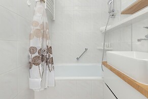 Cosy Beige Apartment for 5 by Renters