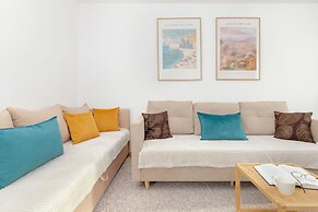 Cosy Beige Apartment for 5 by Renters