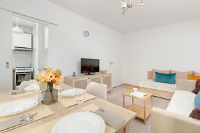 Cosy Beige Apartment for 5 by Renters