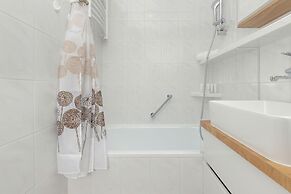 Cosy Beige Apartment for 5 by Renters