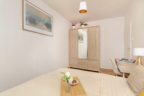 Cosy Beige Apartment for 5 by Renters