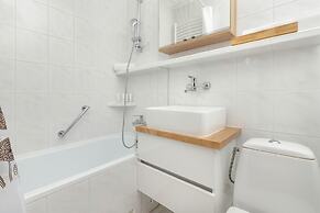 Cosy Beige Apartment for 5 by Renters