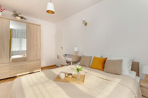 Cosy Beige Apartment for 5 by Renters