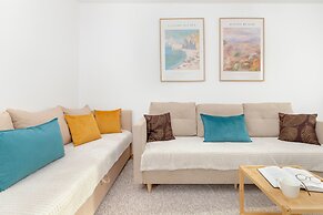 Cosy Beige Apartment for 5 by Renters