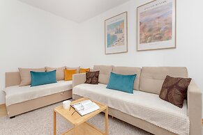 Cosy Beige Apartment for 5 by Renters