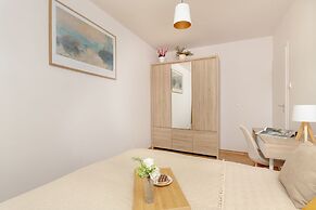Cosy Beige Apartment for 5 by Renters