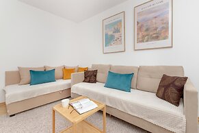 Cosy Beige Apartment for 5 by Renters