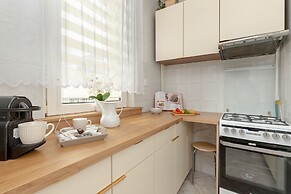 Cosy Beige Apartment for 5 by Renters