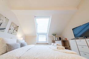 Venus Apartments - Loft Room Cosy I