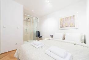 Venus Apartments - Loft Room Cosy II