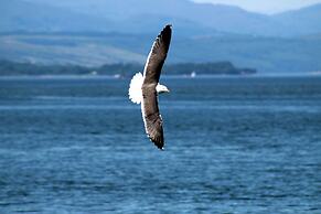 Cozy Coastal Apartment in Historic Port Glasgow