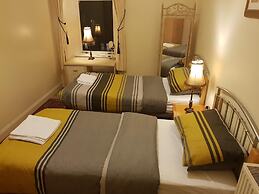 Cozy Coastal Apartment in Historic Port Glasgow