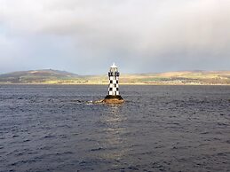 Cozy Coastal Apartment in Historic Port Glasgow
