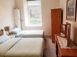 Cozy Coastal Apartment in Historic Port Glasgow