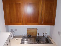 Cozy Coastal Apartment in Historic Port Glasgow