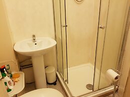 Cozy Coastal Apartment in Historic Port Glasgow