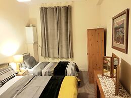 Cozy Coastal Apartment in Historic Port Glasgow