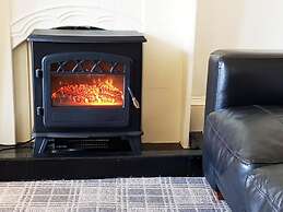 Cozy Coastal Apartment in Historic Port Glasgow