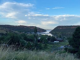 Skyline by the Lake - Gateway to Northern Colorado
