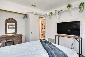 Fort Walton Home w/ Shared Pool - 2 Mi to Beach!