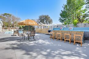 Fort Walton Home w/ Shared Pool - 2 Mi to Beach!