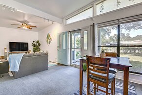 Fort Walton Home w/ Shared Pool - 2 Mi to Beach!