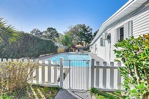 Fort Walton Home w/ Shared Pool - 2 Mi to Beach!