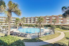 Steps to Galveston Beach: Condo w/ Pool Access