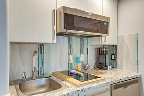 Steps to Galveston Beach: Condo w/ Pool Access