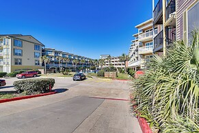 Steps to Galveston Beach: Condo w/ Pool Access