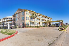 Steps to Galveston Beach: Condo w/ Pool Access