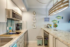 Steps to Galveston Beach: Condo w/ Pool Access