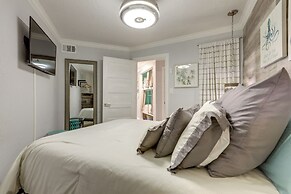 Steps to Galveston Beach: Condo w/ Pool Access