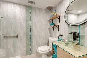 Steps to Galveston Beach: Condo w/ Pool Access