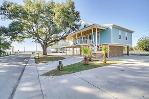 Walk to Beach: Stunning Gulfport Getaway