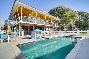Walk to Beach: Stunning Gulfport Getaway