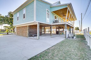 Walk to Beach: Stunning Gulfport Getaway