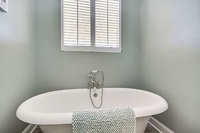 Walk to Beach: Stunning Gulfport Getaway