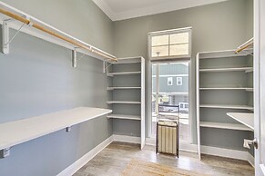 Walk to Beach: Stunning Gulfport Getaway