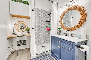 Grill & Patio: Charming Cabin in Munds Park