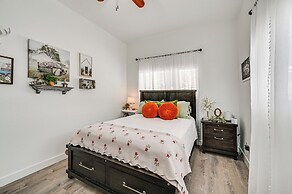 Grill & Patio: Charming Cabin in Munds Park