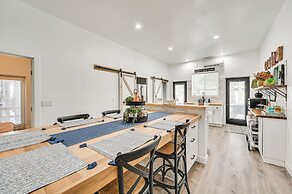 Grill & Patio: Charming Cabin in Munds Park