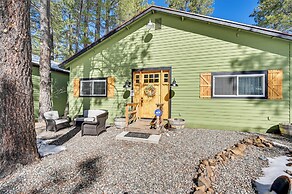 Grill & Patio: Charming Cabin in Munds Park