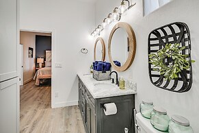 Grill & Patio: Charming Cabin in Munds Park