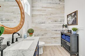 Grill & Patio: Charming Cabin in Munds Park