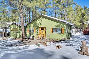 Grill & Patio: Charming Cabin in Munds Park