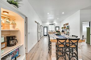 Grill & Patio: Charming Cabin in Munds Park