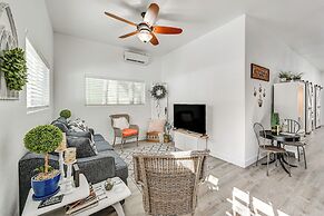 Grill & Patio: Charming Cabin in Munds Park