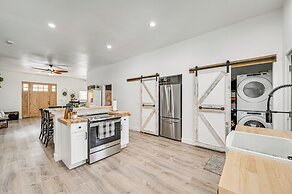 Grill & Patio: Charming Cabin in Munds Park