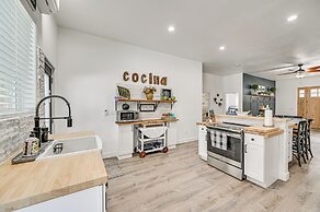 Grill & Patio: Charming Cabin in Munds Park